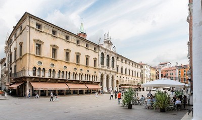 Monte di Pietà Piazza dei Signori Vicenza 400 rid